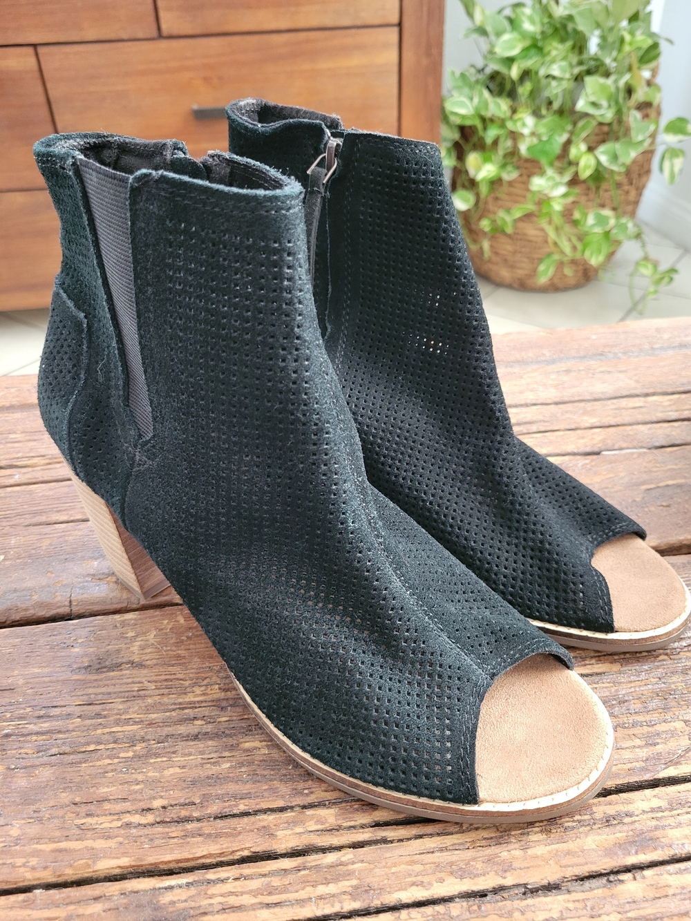 Toms Black Perforated Suede Peep-Toe Ankle Booties Size W9.5